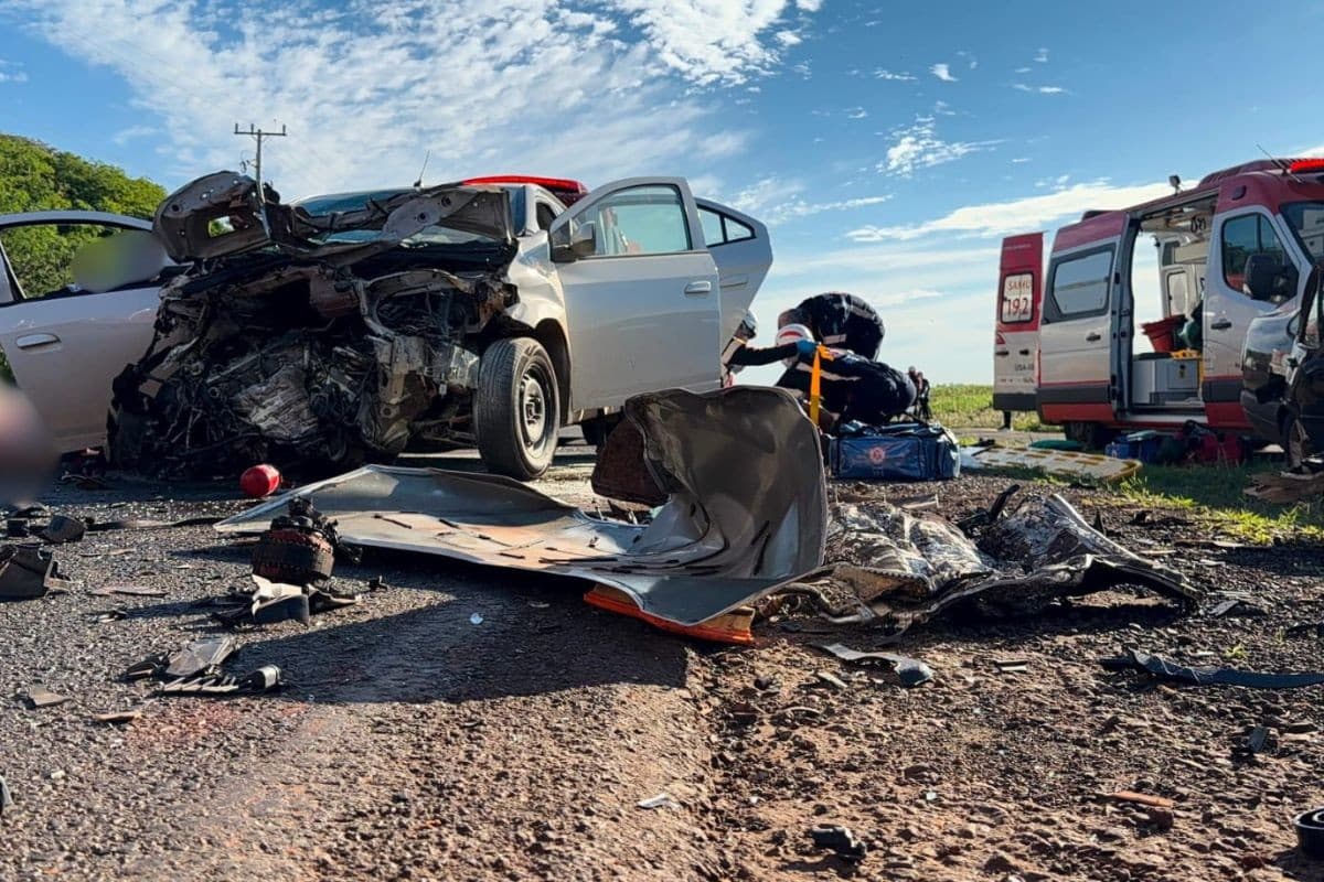 Colisão frontal na PR-317 em Santa Helena deixa uma vítima fatal e três feridos